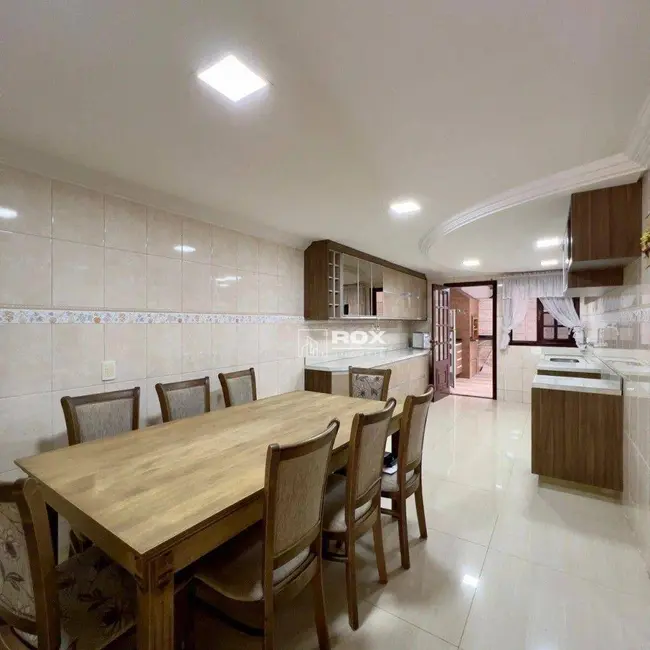 Foto 2 de Casa com 4 quartos à venda, 252m2 em Portão, Curitiba - PR