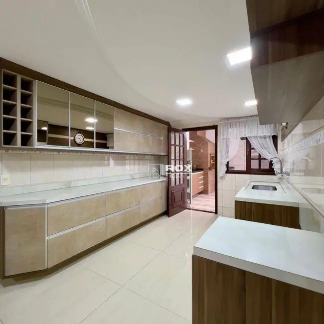 Foto 3 de Casa com 4 quartos à venda, 252m2 em Portão, Curitiba - PR