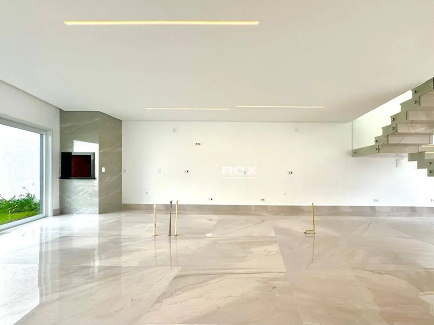 Casa de Condomínio com 3 quartos à venda, 223m2 em Santa Cândida, Curitiba - PR - imagem 7 Foto 7 de Casa de Condomínio com 3 quartos à venda, 223m2 em Santa Cândida, Curitiba - PR