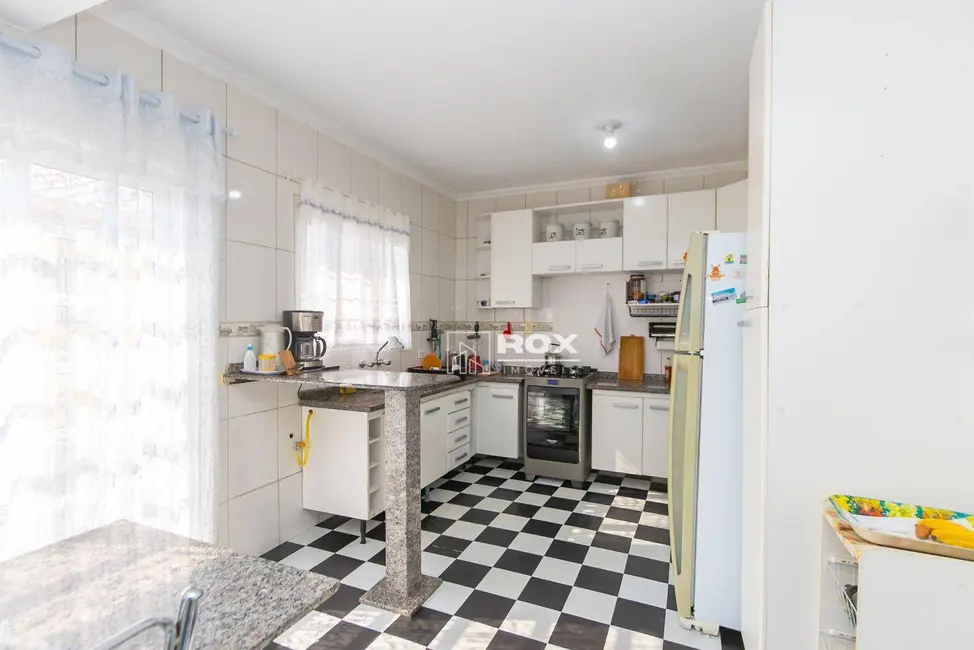 Casa com 4 quartos à venda, 265m2 em Cajuru, Curitiba - PR - imagem 9 Foto 9 de Casa com 4 quartos à venda, 265m2 em Cajuru, Curitiba - PR