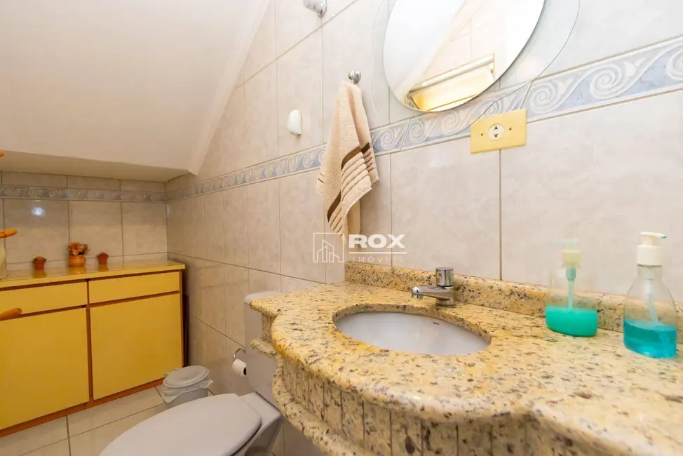 Casa com 4 quartos à venda, 265m2 em Cajuru, Curitiba - PR - imagem 8 Foto 8 de Casa com 4 quartos à venda, 265m2 em Cajuru, Curitiba - PR