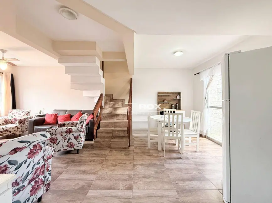 Foto 8 de Sobrado com 4 quartos à venda, 86m2 em Matinhos - PR