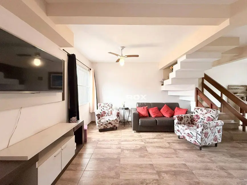 Foto 3 de Sobrado com 4 quartos à venda, 86m2 em Matinhos - PR