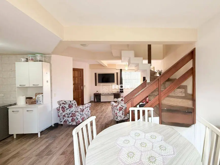 Foto 9 de Sobrado com 4 quartos à venda, 86m2 em Matinhos - PR