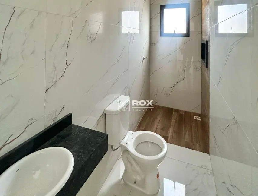 Sobrado com 3 quartos à venda, 160m2 em Centro, Sao Jose Dos Pinhais - PR - imagem 6 Foto 6 de Sobrado com 3 quartos à venda, 160m2 em Centro, Sao Jose Dos Pinhais - PR