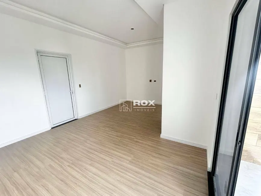 Sobrado com 3 quartos à venda, 160m2 em Centro, Sao Jose Dos Pinhais - PR - imagem 7 Foto 7 de Sobrado com 3 quartos à venda, 160m2 em Centro, Sao Jose Dos Pinhais - PR