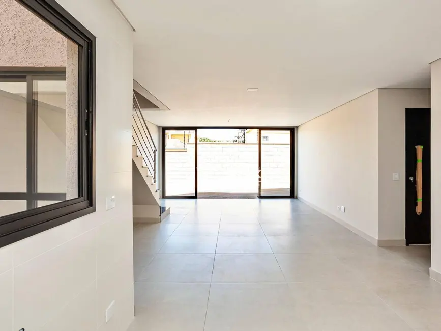 Sobrado com 3 quartos à venda, 118m2 em Santa Felicidade, Curitiba - PR - imagem 5 Foto 5 de Sobrado com 3 quartos à venda, 118m2 em Santa Felicidade, Curitiba - PR