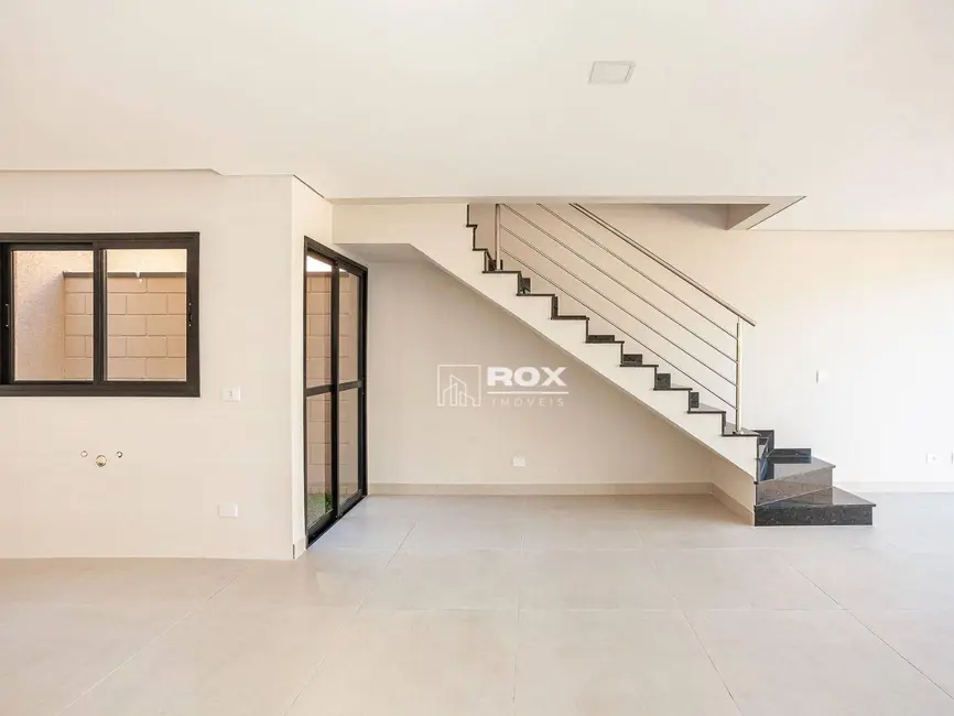 Sobrado com 3 quartos à venda, 118m2 em Santa Felicidade, Curitiba - PR - imagem 4 Foto 4 de Sobrado com 3 quartos à venda, 118m2 em Santa Felicidade, Curitiba - PR