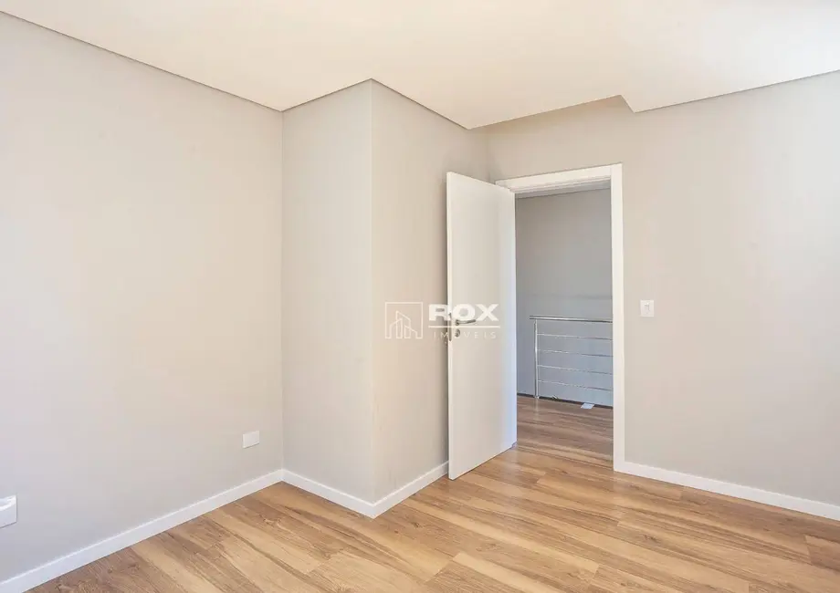 Sobrado com 3 quartos para alugar, 118m2 em Santa Felicidade, Curitiba - PR - imagem 8 Foto 8 de Sobrado com 3 quartos para alugar, 118m2 em Santa Felicidade, Curitiba - PR