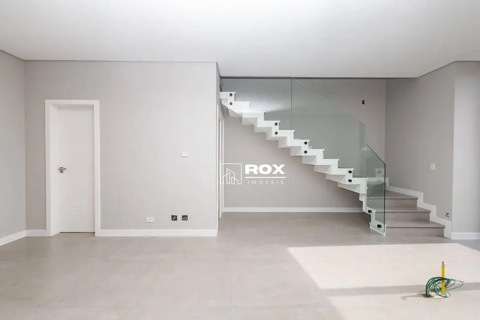 Casa de Condomínio com 3 quartos à venda, 127m2 em Santa Cândida, Curitiba - PR - imagem 4 Foto 4 de Casa de Condomínio com 3 quartos à venda, 127m2 em Santa Cândida, Curitiba - PR