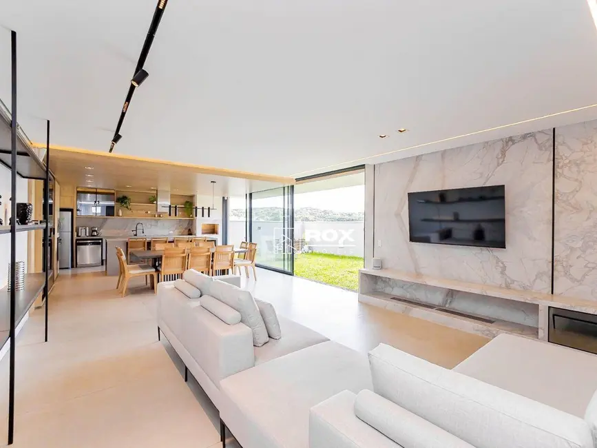 Casa de Condomínio com 3 quartos à venda, 300m2 em Tingui, Curitiba - PR - imagem 3 Foto 3 de Casa de Condomínio com 3 quartos à venda, 300m2 em Tingui, Curitiba - PR