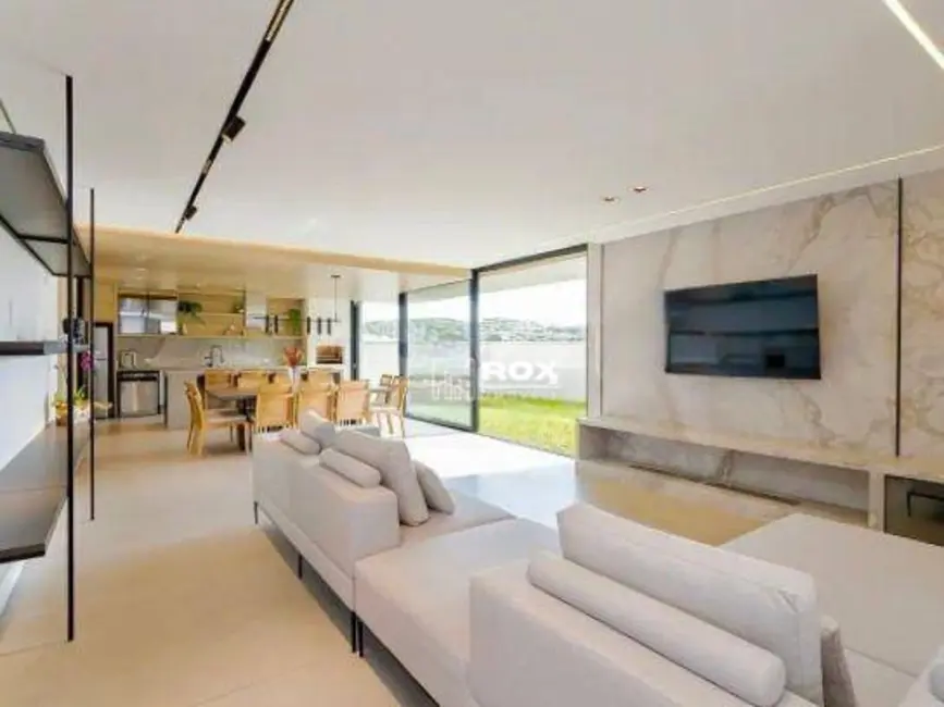 Casa de Condomínio com 3 quartos à venda, 300m2 em Tingui, Curitiba - PR - imagem 4 Foto 4 de Casa de Condomínio com 3 quartos à venda, 300m2 em Tingui, Curitiba - PR