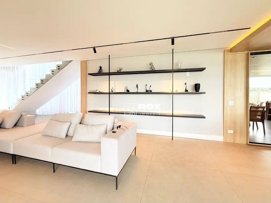 Casa de Condomínio com 3 quartos à venda, 300m2 em Tingui, Curitiba - PR - imagem 6 Foto 6 de Casa de Condomínio com 3 quartos à venda, 300m2 em Tingui, Curitiba - PR