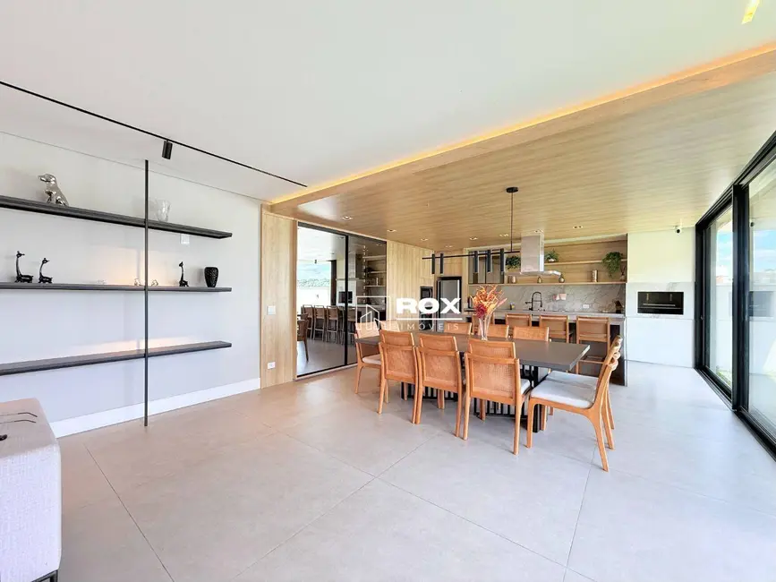 Casa de Condomínio com 3 quartos à venda, 300m2 em Tingui, Curitiba - PR - imagem 7 Foto 7 de Casa de Condomínio com 3 quartos à venda, 300m2 em Tingui, Curitiba - PR