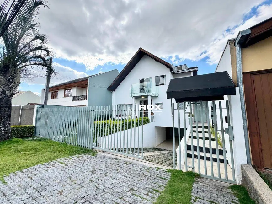 Foto 2 de Casa com 5 quartos para alugar, 400m2 em Novo Mundo, Curitiba - PR