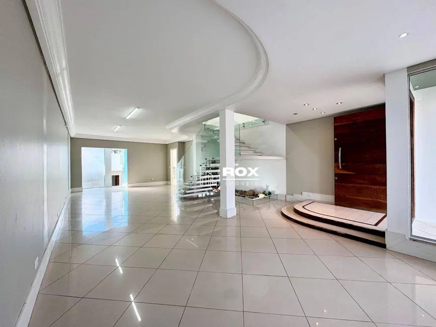 Foto 1 de Casa com 5 quartos para alugar, 400m2 em Novo Mundo, Curitiba - PR