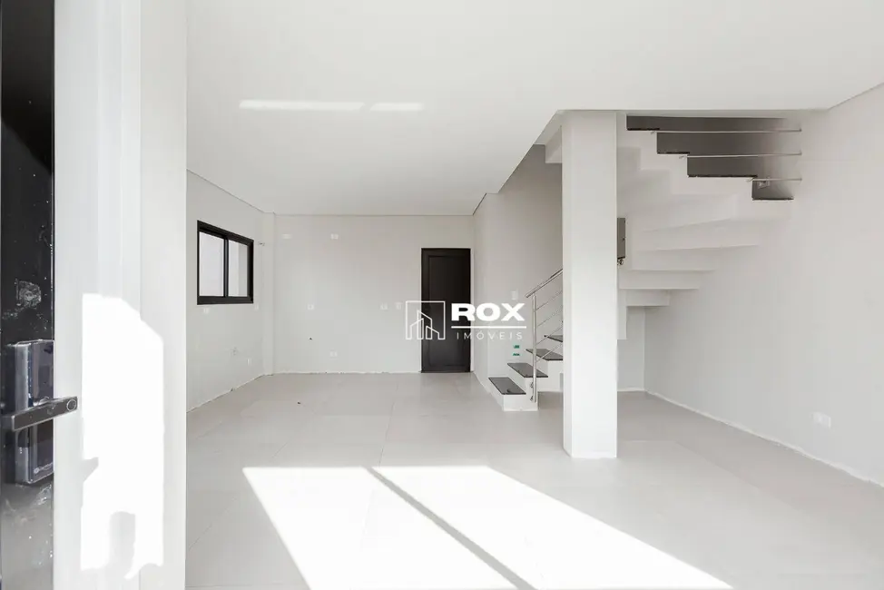 Foto 2 de Sobrado com 3 quartos à venda, 230m2 em Lindóia, Curitiba - PR