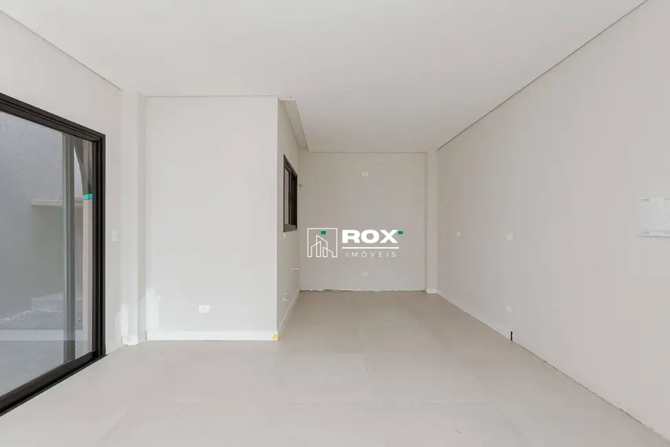 Sobrado com 3 quartos à venda, 111m2 em Lindóia, Curitiba - PR - imagem 5 Foto 5 de Sobrado com 3 quartos à venda, 111m2 em Lindóia, Curitiba - PR
