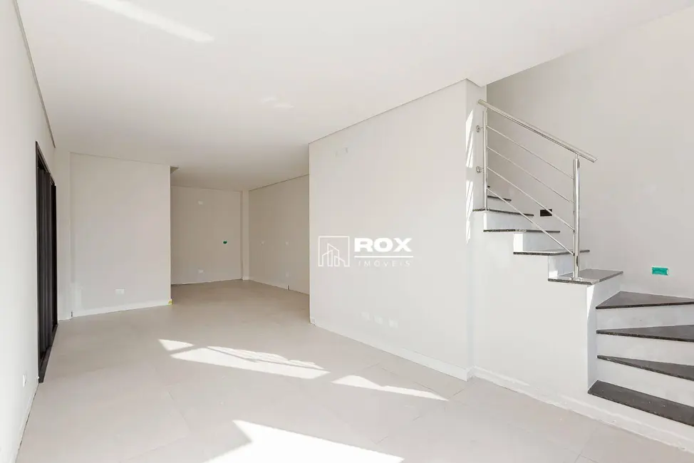 Sobrado com 3 quartos à venda, 111m2 em Lindóia, Curitiba - PR - imagem 4 Foto 4 de Sobrado com 3 quartos à venda, 111m2 em Lindóia, Curitiba - PR