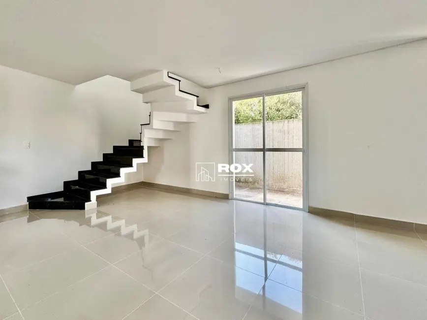 Foto 2 de Sobrado com 3 quartos para alugar, 168m2 em Campo Comprido, Curitiba - PR