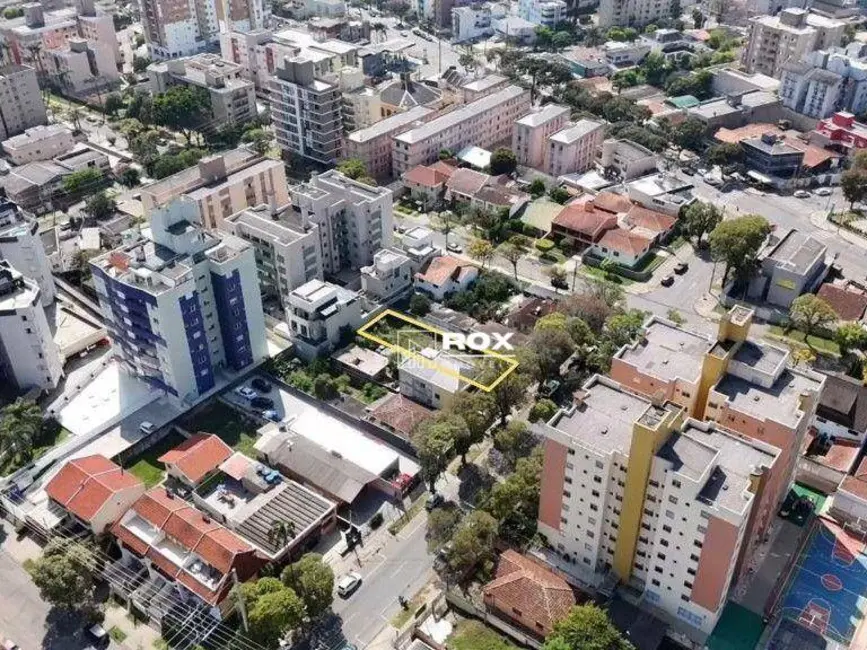 Foto 3 de Terreno / Lote à venda, 429m2 em Água Verde, Curitiba - PR