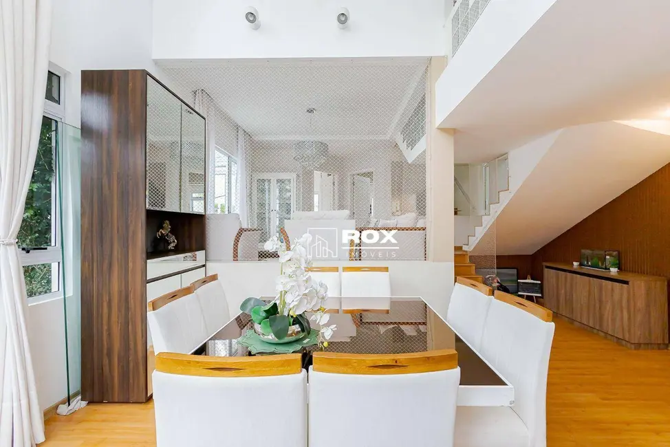 Casa de Condomínio com 3 quartos para alugar, 608m2 em São Lourenço, Curitiba - PR - imagem 4 Foto 4 de Casa de Condomínio com 3 quartos para alugar, 608m2 em São Lourenço, Curitiba - PR
