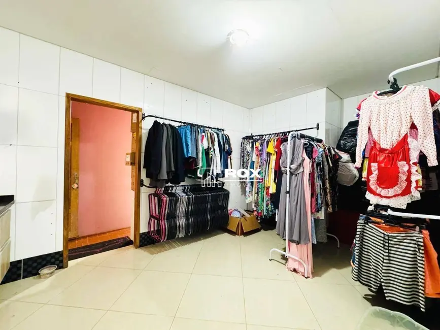 Foto 8 de Casa à venda, 418m2 em Capão Raso, Curitiba - PR