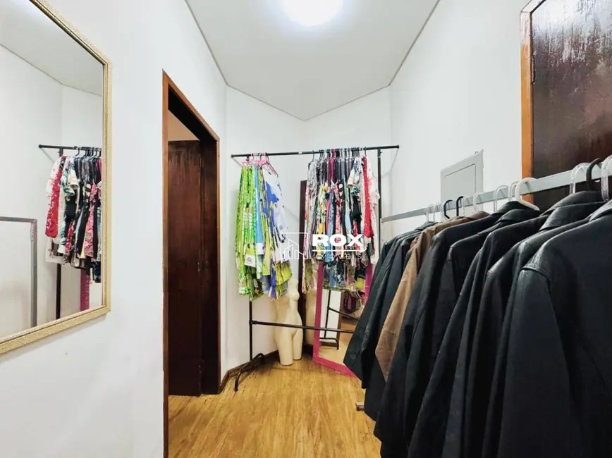 Foto 14 de Casa à venda, 418m2 em Capão Raso, Curitiba - PR