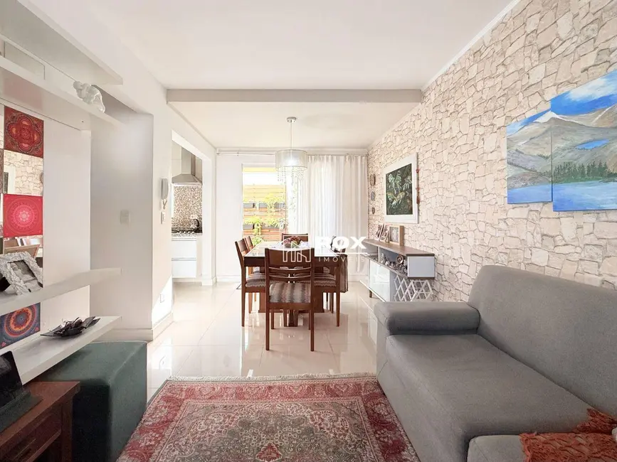 Foto 3 de Sobrado com 3 quartos à venda, 72m2 em Santo Inácio, Curitiba - PR