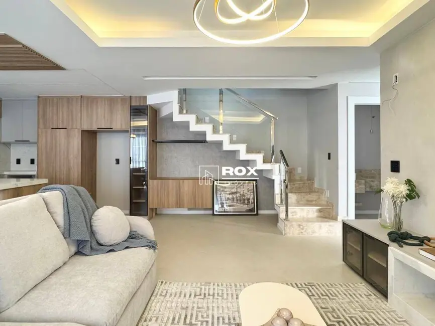 Casa de Condomínio com 3 quartos à venda, 137m2 em Santa Felicidade, Curitiba - PR - imagem 5 Foto 5 de Casa de Condomínio com 3 quartos à venda, 137m2 em Santa Felicidade, Curitiba - PR