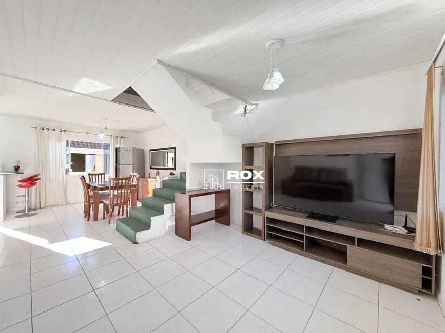 Foto 2 de Casa de Condomínio com 3 quartos para alugar, 120m2 em Cachoeira, Curitiba - PR