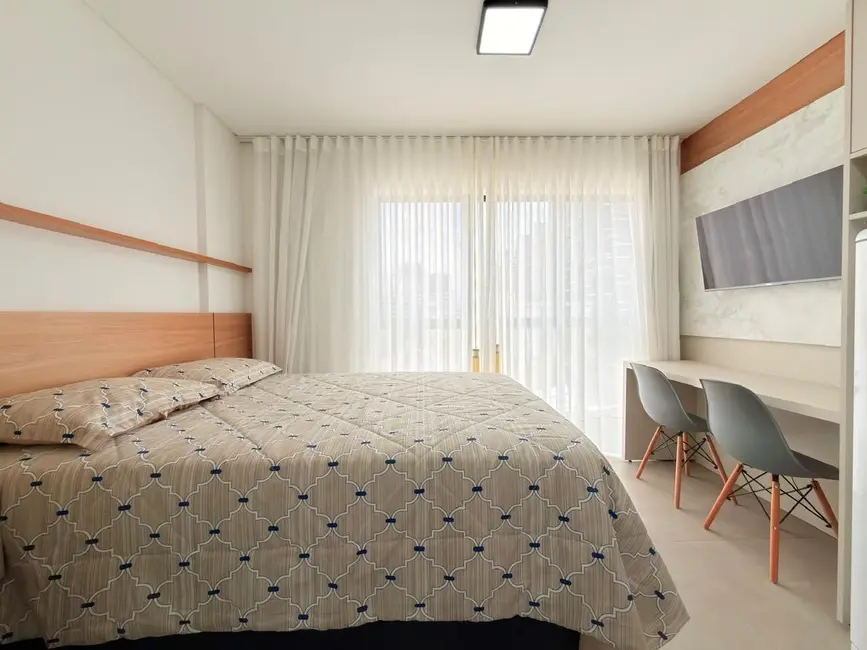 Foto 6 de Kitnet com 1 quarto para alugar, 36m2 em Água Verde, Curitiba - PR