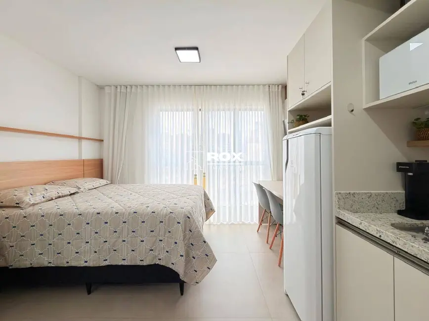Foto 8 de Kitnet com 1 quarto para alugar, 36m2 em Água Verde, Curitiba - PR