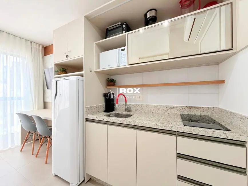 Foto 4 de Kitnet com 1 quarto para alugar, 36m2 em Água Verde, Curitiba - PR