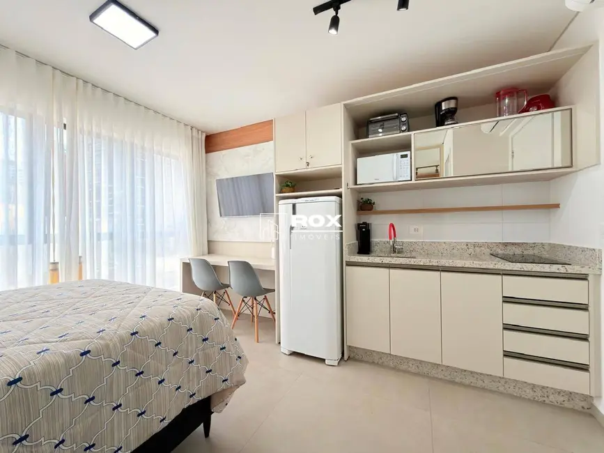 Foto 5 de Kitnet com 1 quarto para alugar, 36m2 em Água Verde, Curitiba - PR