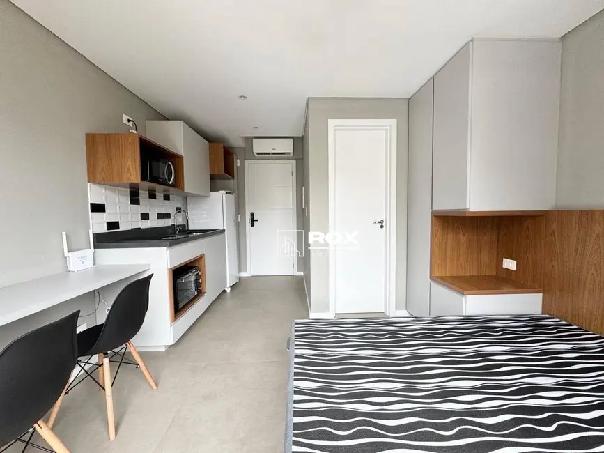 Foto 1 de Kitnet com 1 quarto para alugar, 36m2 em Água Verde, Curitiba - PR