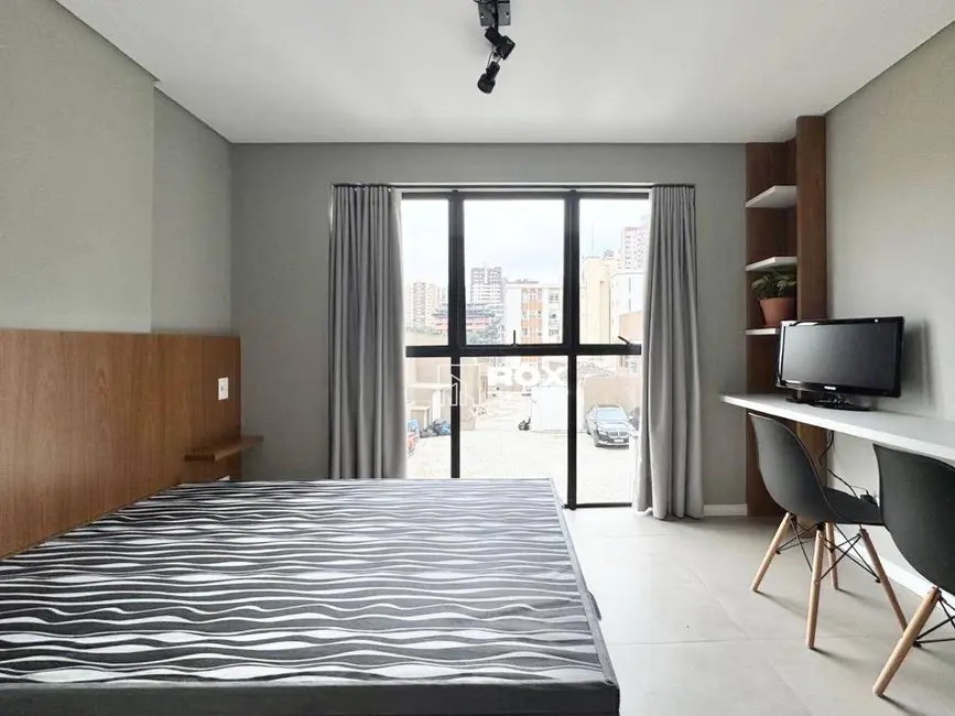 Kitnet com 1 quarto para alugar, 36m2 em Água Verde, Curitiba - PR - imagem 6 Foto 6 de Kitnet com 1 quarto para alugar, 36m2 em Água Verde, Curitiba - PR