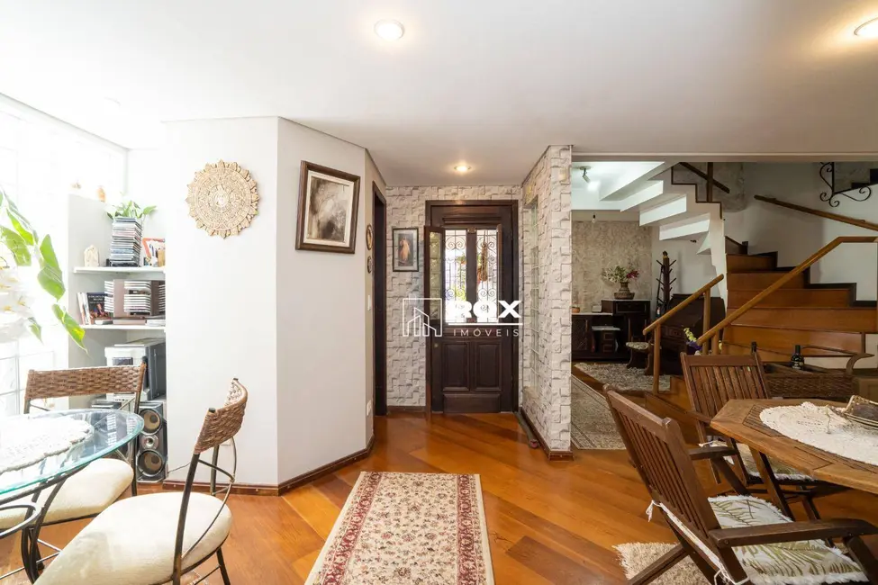 Sobrado com 3 quartos à venda, 191m2 em Vista Alegre, Curitiba - PR - imagem 7 Foto 7 de Sobrado com 3 quartos à venda, 191m2 em Vista Alegre, Curitiba - PR