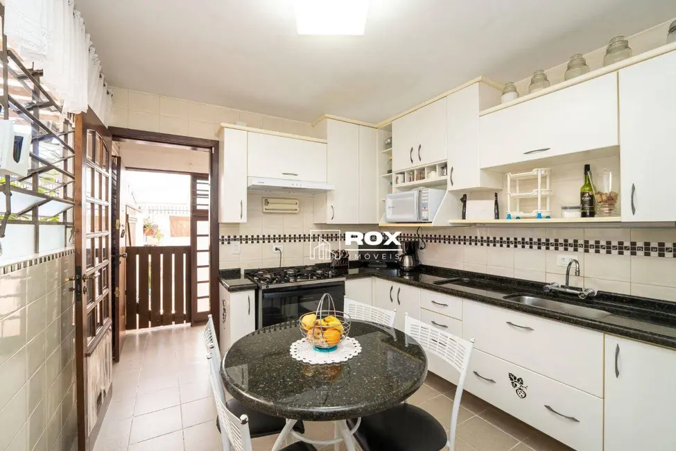 Sobrado com 3 quartos à venda, 191m2 em Vista Alegre, Curitiba - PR - imagem 9 Foto 9 de Sobrado com 3 quartos à venda, 191m2 em Vista Alegre, Curitiba - PR