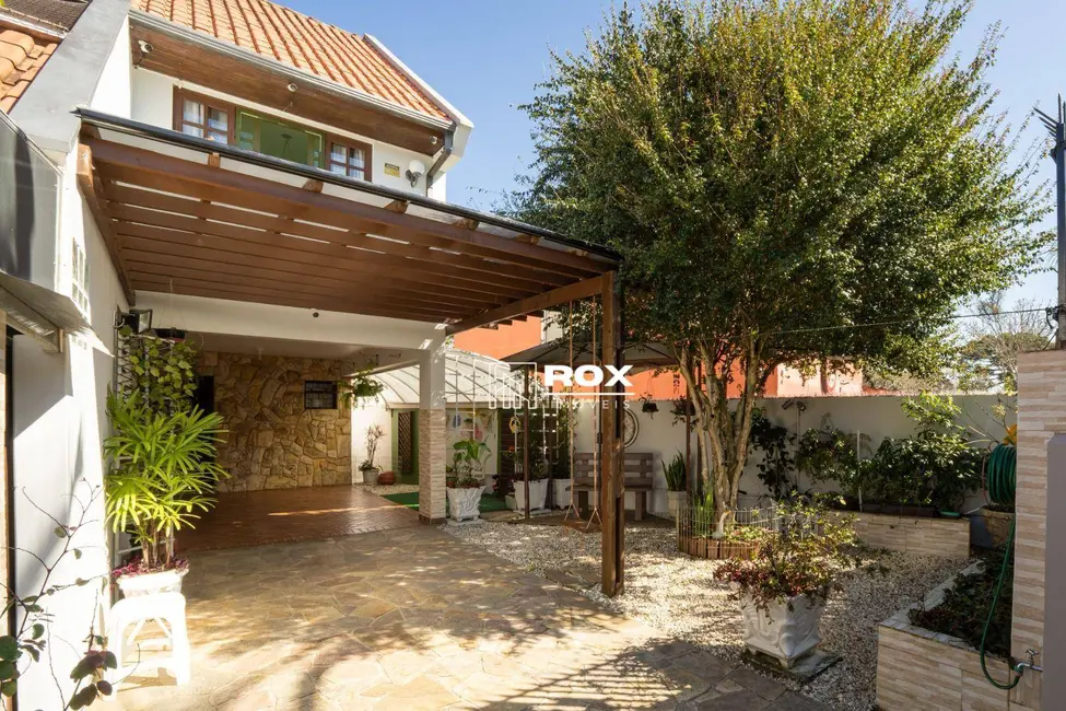 Sobrado com 3 quartos à venda, 191m2 em Vista Alegre, Curitiba - PR - imagem 1 Foto 1 de Sobrado com 3 quartos à venda, 191m2 em Vista Alegre, Curitiba - PR