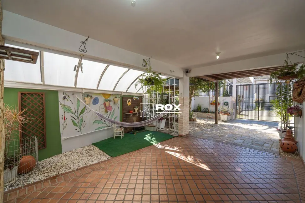 Sobrado com 3 quartos à venda, 191m2 em Vista Alegre, Curitiba - PR - imagem 2 Foto 2 de Sobrado com 3 quartos à venda, 191m2 em Vista Alegre, Curitiba - PR