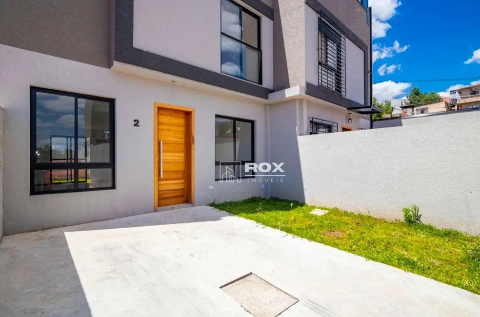 Sobrado com 3 quartos à venda, 147m2 em Lindóia, Curitiba - PR - imagem 2 Foto 2 de Sobrado com 3 quartos à venda, 147m2 em Lindóia, Curitiba - PR