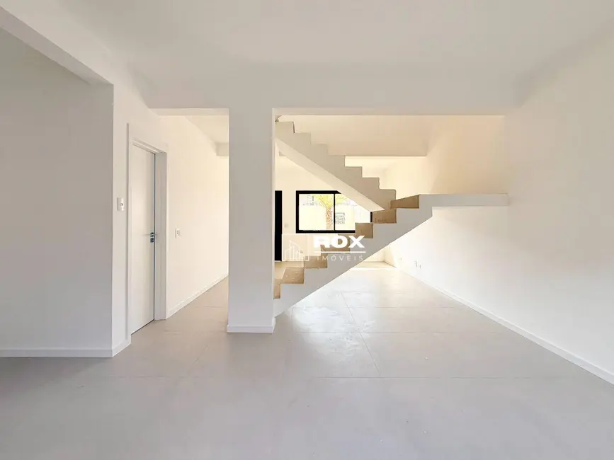 Sobrado com 3 quartos à venda, 194m2 em Santa Felicidade, Curitiba - PR - imagem 4 Foto 4 de Sobrado com 3 quartos à venda, 194m2 em Santa Felicidade, Curitiba - PR