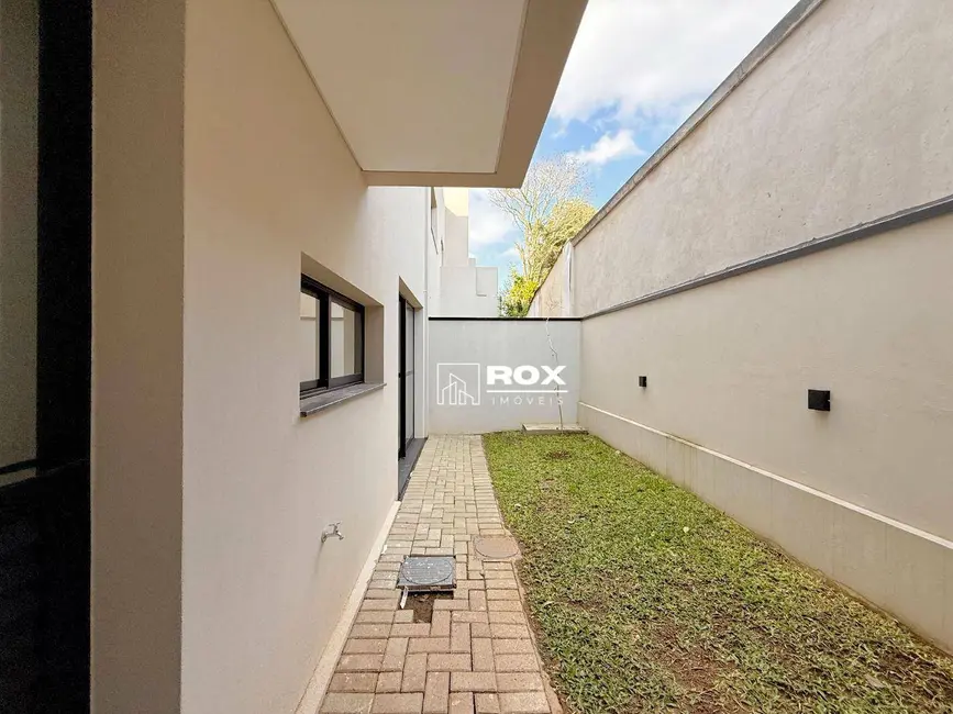 Sobrado com 3 quartos à venda, 194m2 em Santa Felicidade, Curitiba - PR - imagem 8 Foto 8 de Sobrado com 3 quartos à venda, 194m2 em Santa Felicidade, Curitiba - PR