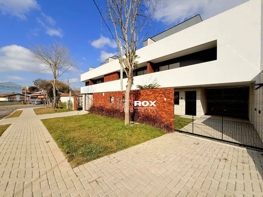 Sobrado com 3 quartos à venda, 194m2 em Santa Felicidade, Curitiba - PR - imagem 2 Foto 2 de Sobrado com 3 quartos à venda, 194m2 em Santa Felicidade, Curitiba - PR