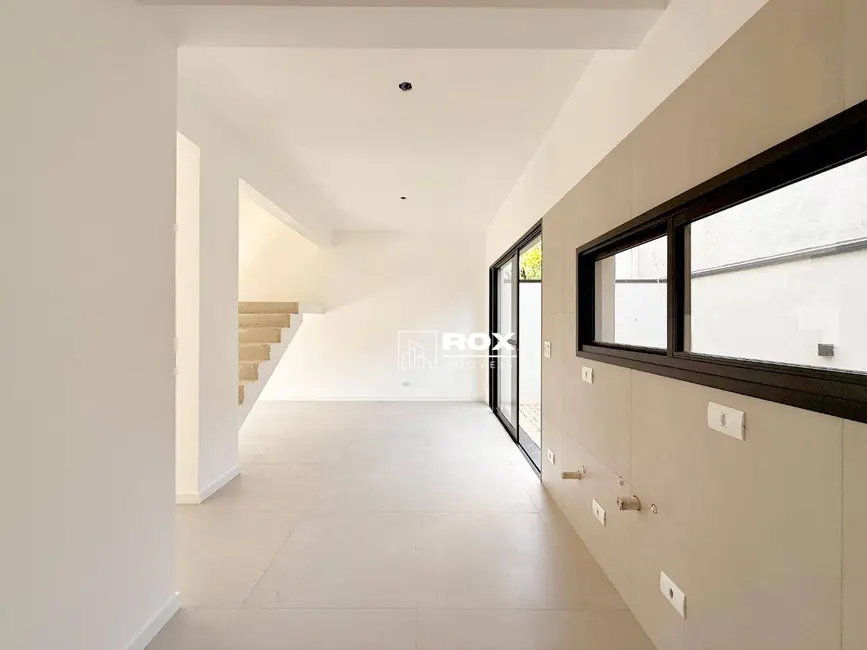 Sobrado com 3 quartos à venda, 194m2 em Santa Felicidade, Curitiba - PR - imagem 5 Foto 5 de Sobrado com 3 quartos à venda, 194m2 em Santa Felicidade, Curitiba - PR