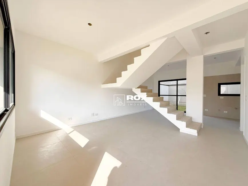 Sobrado com 3 quartos à venda, 194m2 em Santa Felicidade, Curitiba - PR - imagem 3 Foto 3 de Sobrado com 3 quartos à venda, 194m2 em Santa Felicidade, Curitiba - PR