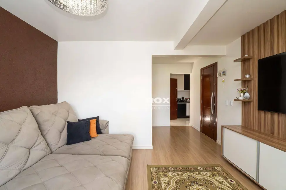 Sobrado com 3 quartos à venda, 147m2 em Fazendinha, Curitiba - PR - imagem 3 Foto 3 de Sobrado com 3 quartos à venda, 147m2 em Fazendinha, Curitiba - PR