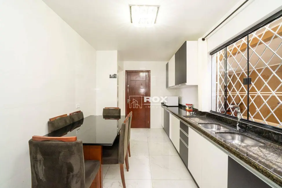 Sobrado com 3 quartos à venda, 147m2 em Fazendinha, Curitiba - PR - imagem 9 Foto 9 de Sobrado com 3 quartos à venda, 147m2 em Fazendinha, Curitiba - PR