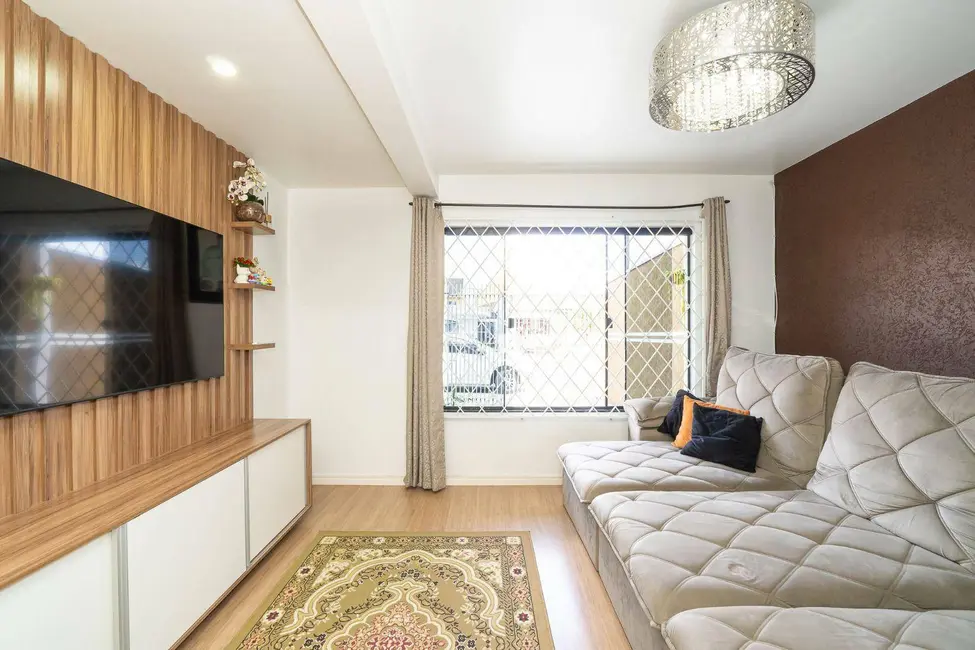 Sobrado com 3 quartos à venda, 147m2 em Fazendinha, Curitiba - PR - imagem 4 Foto 4 de Sobrado com 3 quartos à venda, 147m2 em Fazendinha, Curitiba - PR